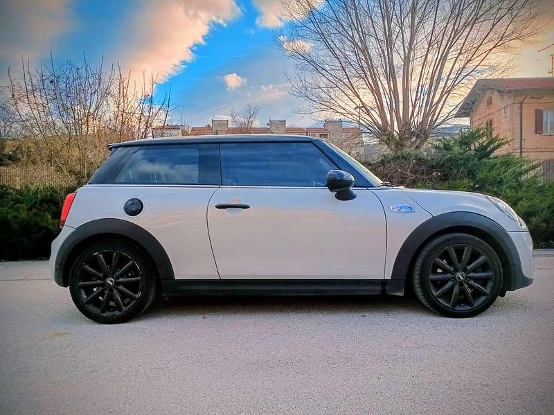 Usata Mini Cooper S 192 CV (141 kW) 2019 Grigio gesso Utilitaria