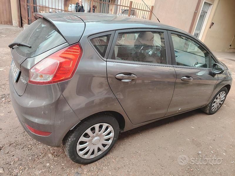 Usata Ford Fiesta 2016 Grigio Utilitaria