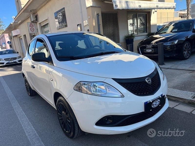 Usata Lancia Ypsilon Silver 69 CV (50 kW) 2021 Bianco Utilitaria