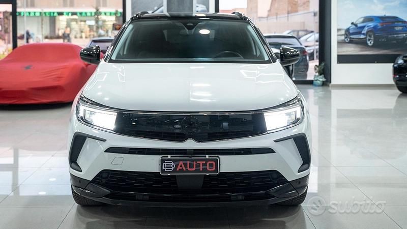 Usata Opel Grandland X GS Line 131 CV (96 kW) 2022 Bianco perlato metallizzato SUV