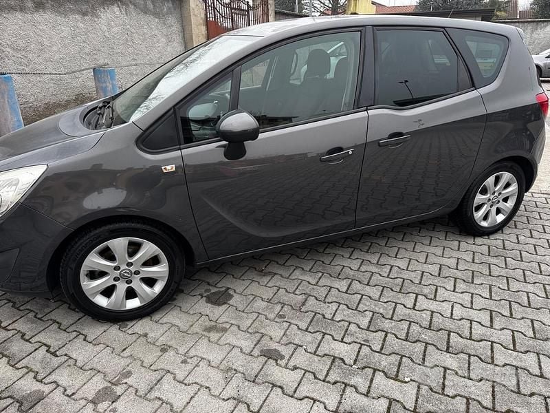 Usata Opel Meriva Cosmo 120 CV (88 kW) 2013 Grigio Monovolume