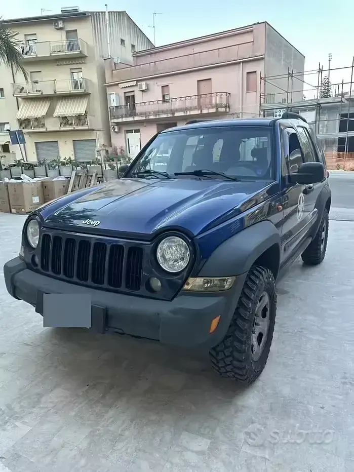 Usata Jeep Cherokee Sport 163 CV (119 kW) 2005 Blu SUV