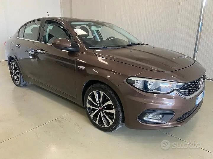 Marrone Usata 2016 Fiat Tipo Opening Edition Tre volumi | 7390 € (Buon prezzo) - Immagine 1/4