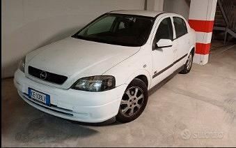Usata Opel Astra 101 CV (74 kW) 2002 Bianco Utilitaria
