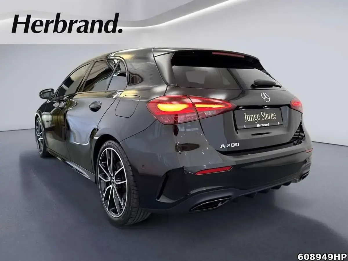 Usata Mercedes A200 AMG 163 CV (119 kW) 2025 Nero metallizzato Berlina