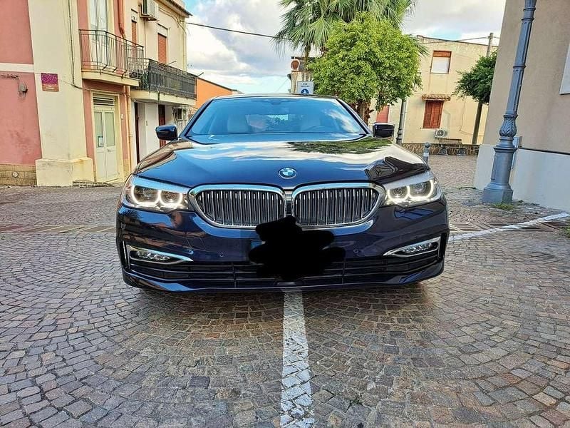 Usata BMW 520 Luxury Line 190 CV (139 kW) 2018 Blu/azzurro Berlina