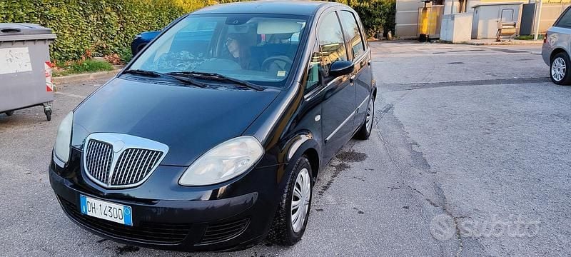 Usata Lancia Musa 90 CV (66 kW) 2007 Nero Monovolume