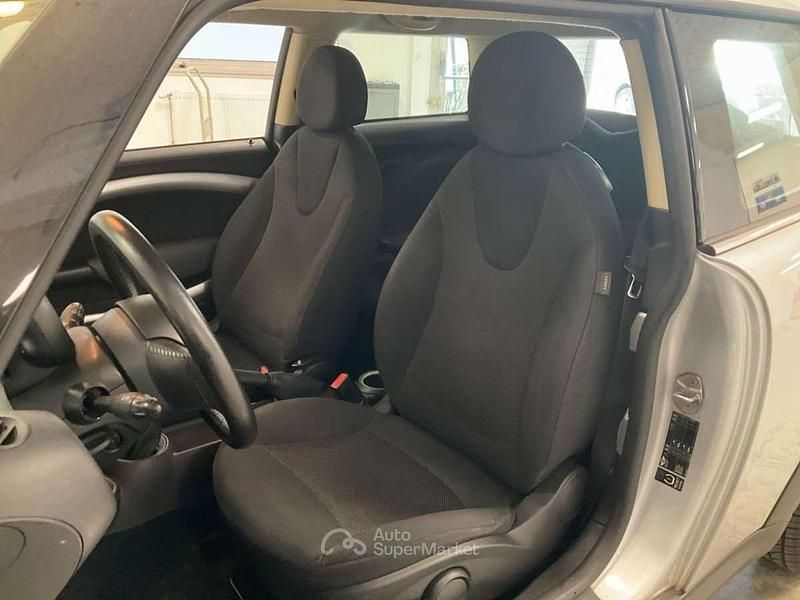 Usata Mini ONE 75 CV (55 kW) 2010 Argento Utilitaria