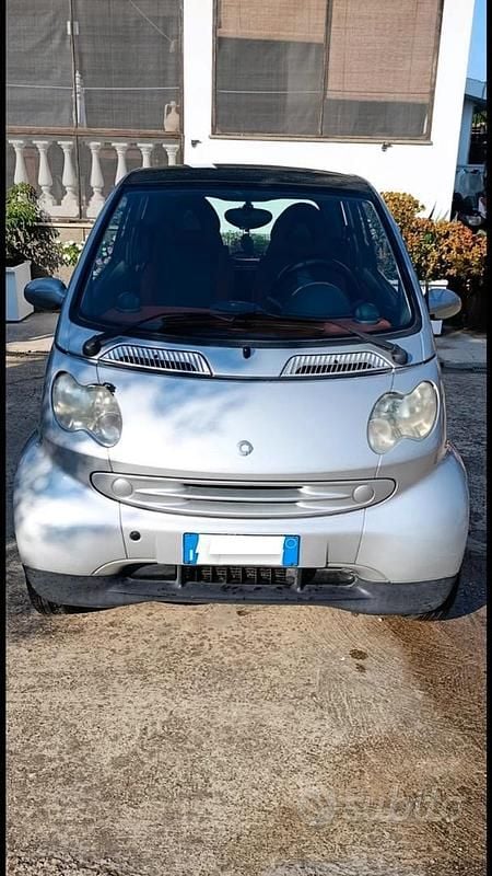 Usata 2004 Smart ForTwo Coupé Utilitaria | 2000 € - Immagine 1/4