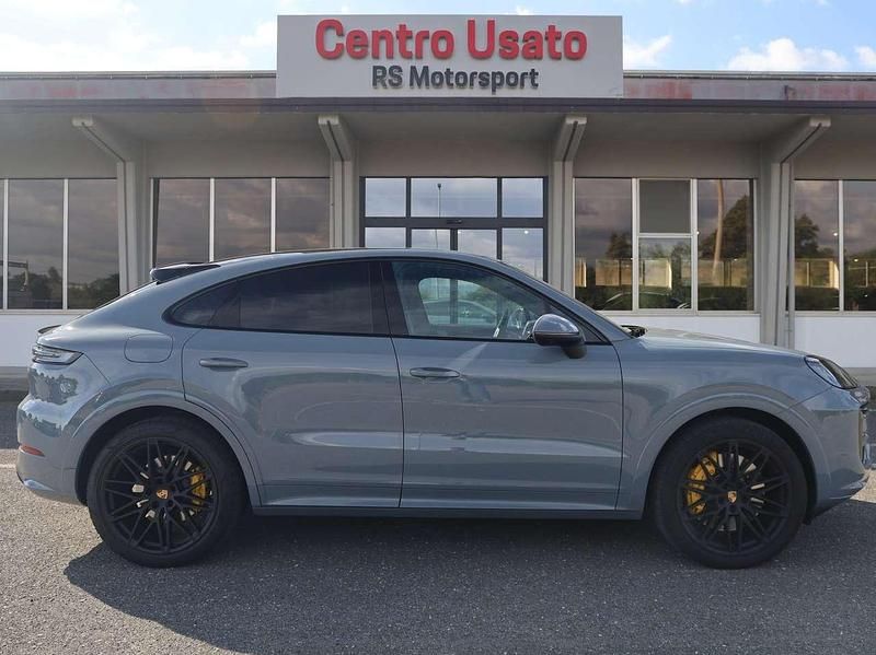 Grigio artico Usata 2024 Porsche Cayenne Coupe Coupé | 116.000 € (Buon prezzo) - Immagine 1/4