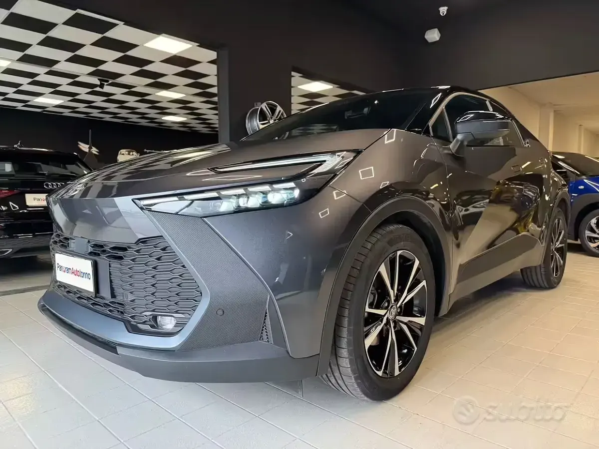Usata Toyota C-HR Trend 140 CV (102 kW) 2025 Grigio SUV