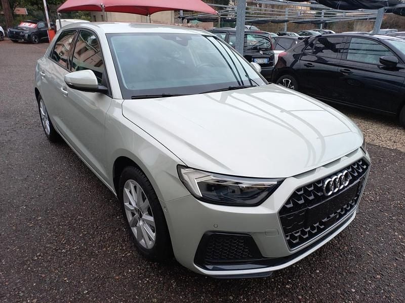 Argento Usata 2023 Audi A1 Advanced Tre volumi | 22.900 € (Buon prezzo) - Immagine 1/4