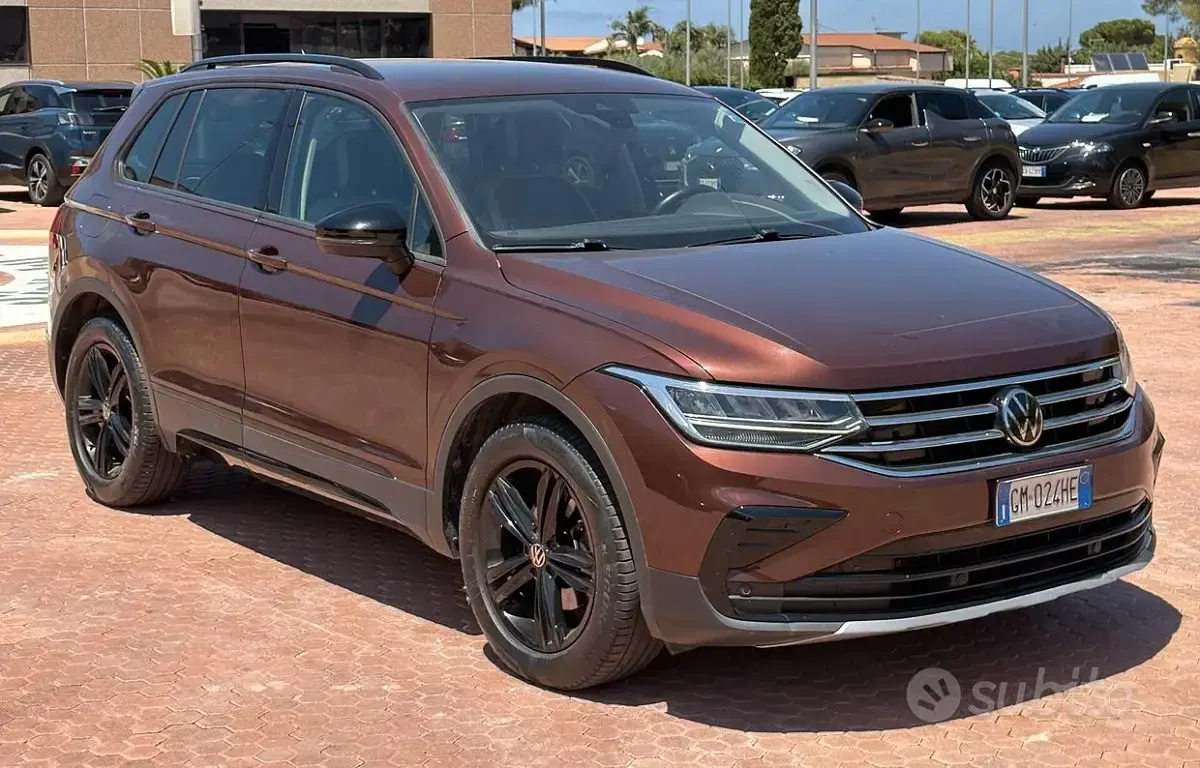 Usata VW Tiguan Comfortline 150 CV (110 kW) 2022 Marrone SUV