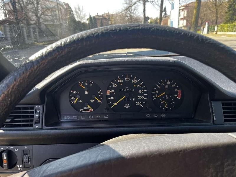 Usata Mercedes E200 122 CV (89 kW) 1984