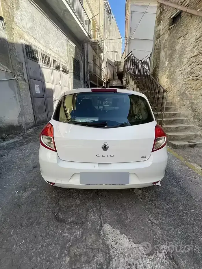 Usata Renault Clio II 90 CV (66 kW) 2011 Bianco Berlina