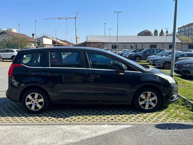 Usata Peugeot 5008 112 CV (82 kW) 2012 Nero Monovolume