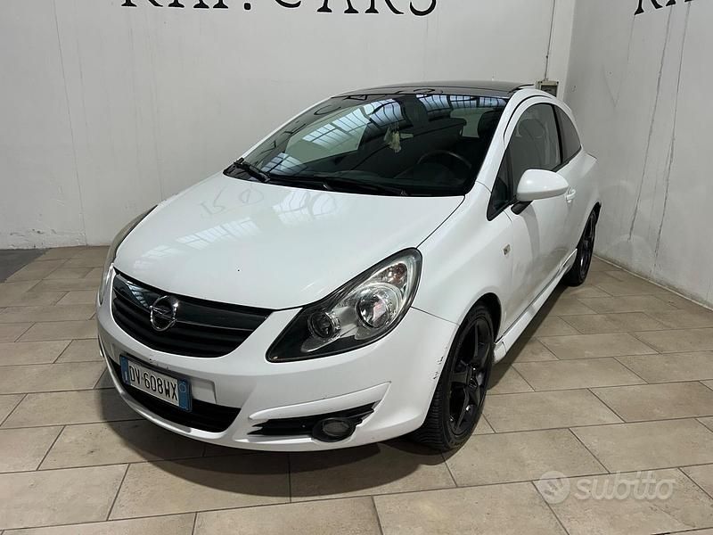 Usata Opel Corsa 125 CV (91 kW) 2009 Bianco Coupé