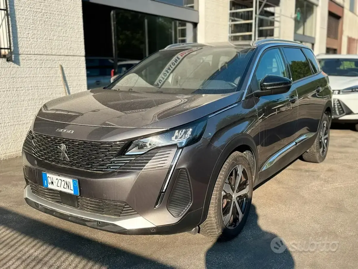 Usata Peugeot 5008 Allure 131 CV (96 kW) 2024 Grigio SUV