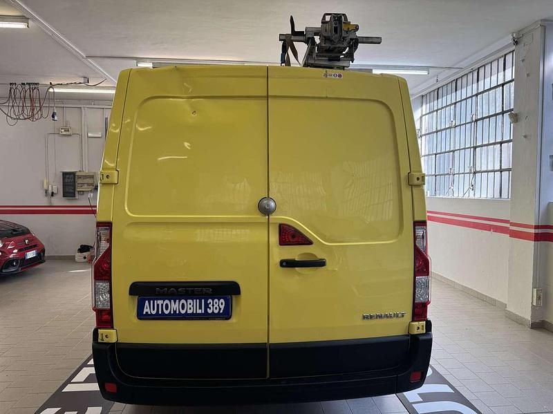 Usata Renault Master T28 125 CV (91 kW) 2019 Giallo Monovolume