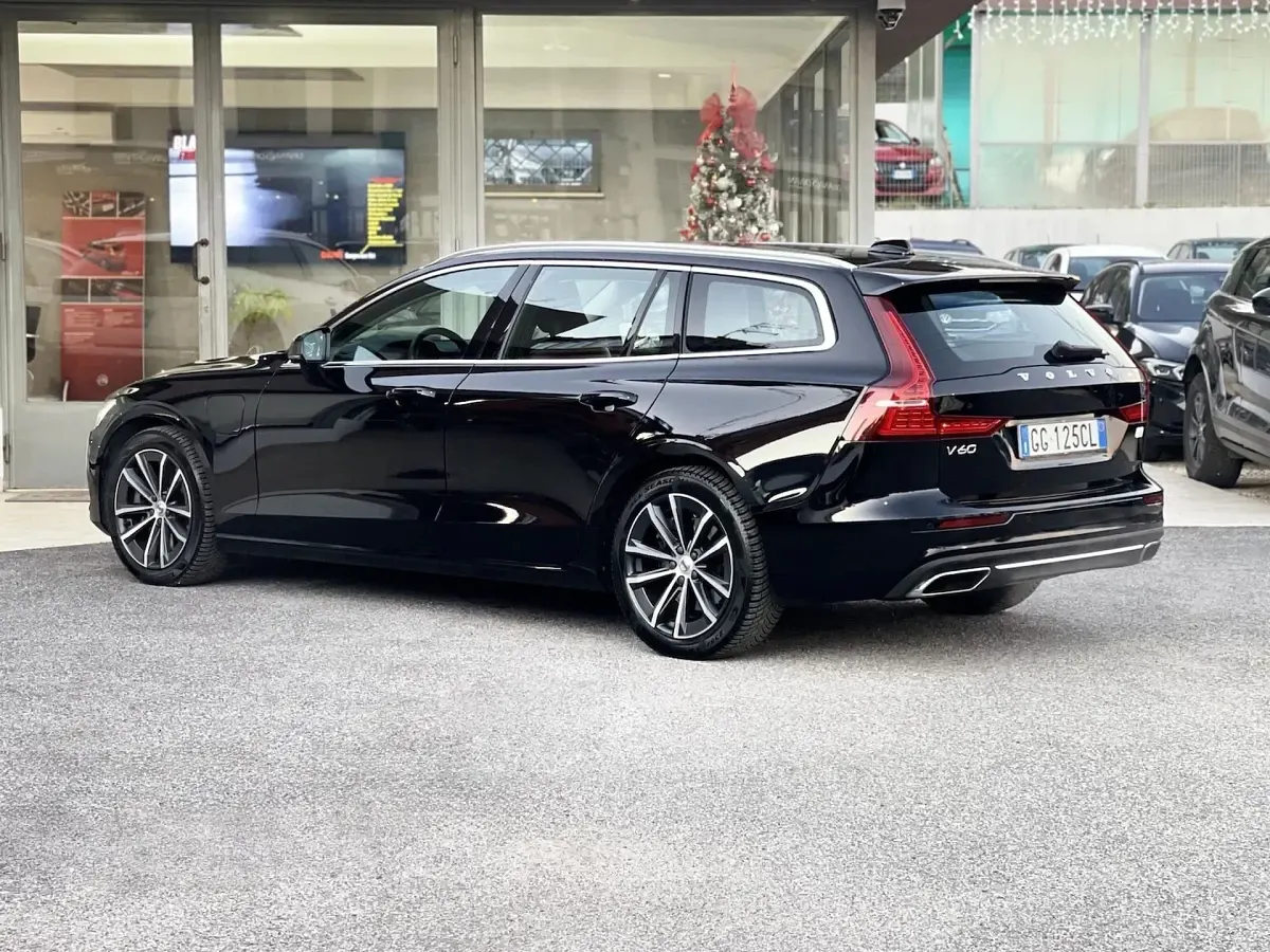 Usata Volvo V60 253 CV (186 kW) 2021 Blu Station wagon
