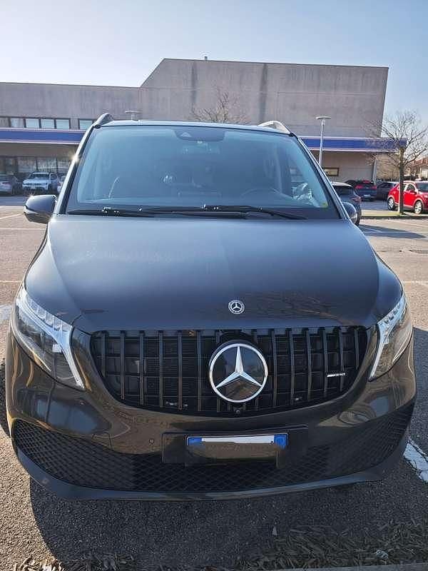 Usata Mercedes V300 AMG 239 CV (175 kW) 2020 Nero Monovolume