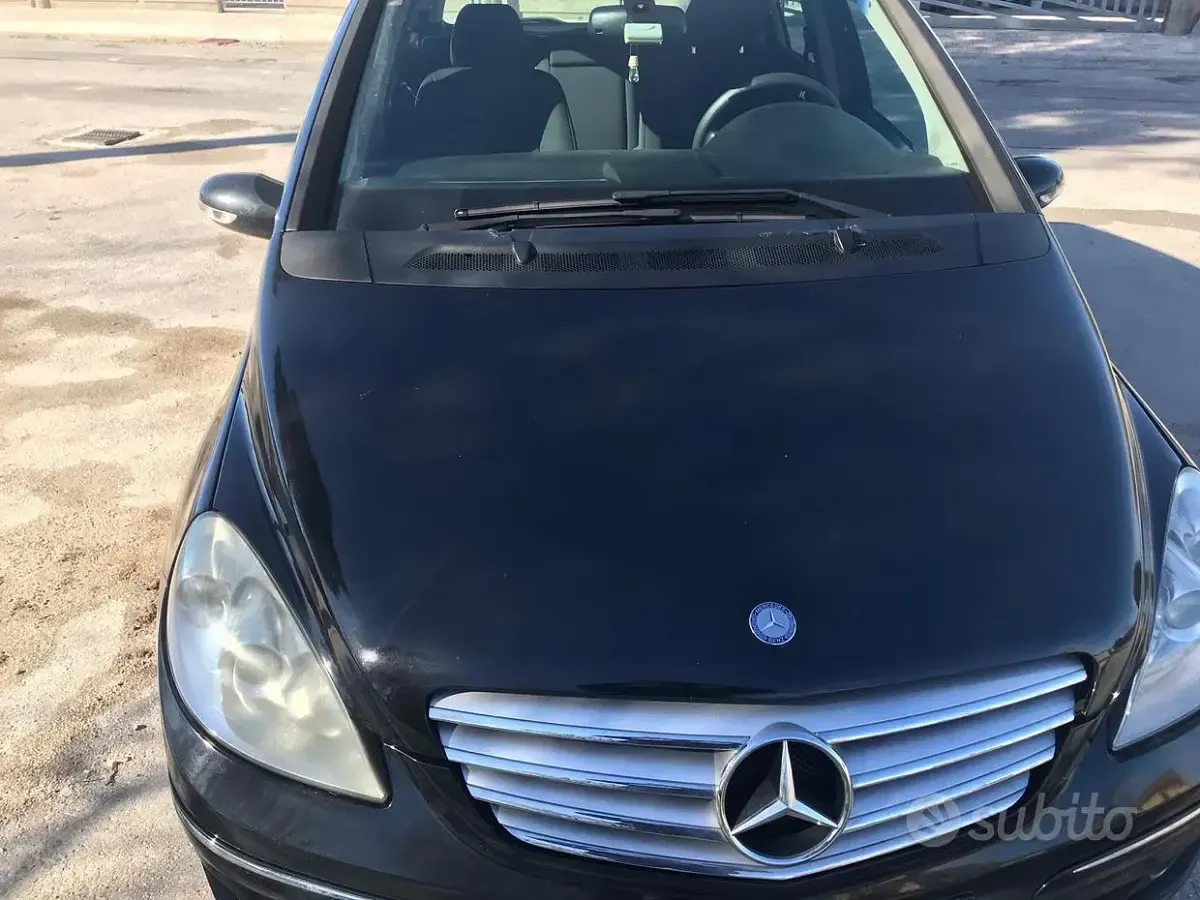 Usata Mercedes B180 109 CV (80 kW) 2007 Nero Monovolume