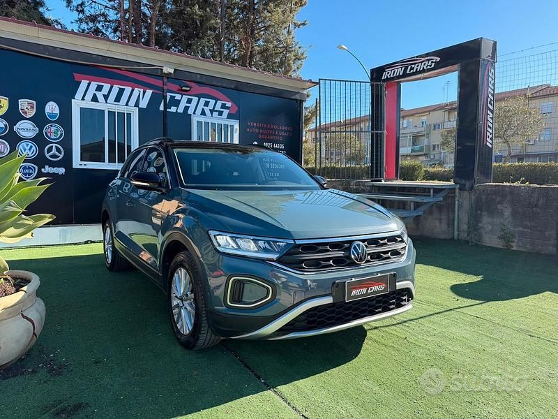 Usata VW T-Roc Style 149 CV (109 kW) 2023 Verde SUV