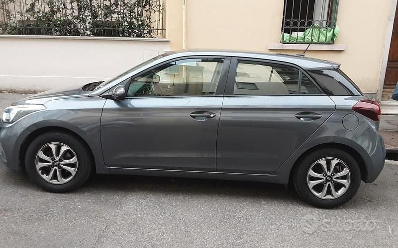 Usata Hyundai i20 75 CV (55 kW) 2019 Grigio Utilitaria
