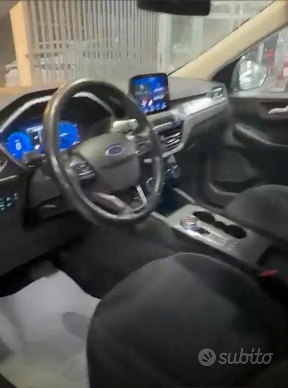 Usata Ford Kuga 120 CV (88 kW) 2022 Grigio SUV