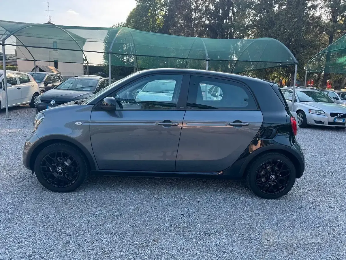 Usata Smart ForFour Passion 71 CV (52 kW) 2015 Grigio Utilitaria