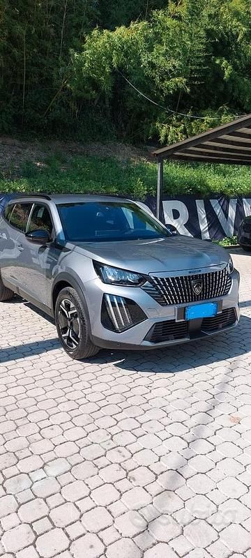 Usata Peugeot 2008 Allure 131 CV (96 kW) 2024 Grigio SUV