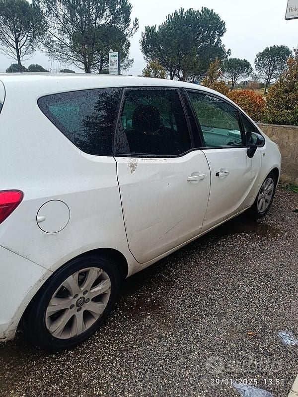 Bianco Usata 2010 Opel Meriva Monovolume | 1200 € (Super prezzo) - Immagine 1/4