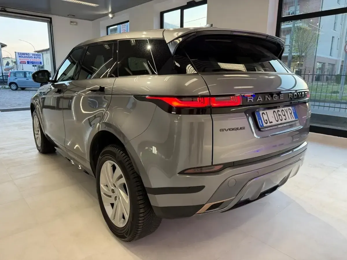 Begagnad Land Rover Range Rover evoque SE Dynamic 160 HK (117 kW) 2023 Grå SUV