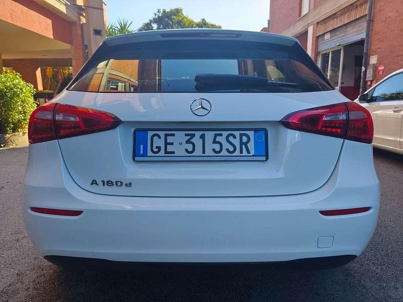 Usata Mercedes A180 Business 116 CV (85 kW) 2021 Bianco Berlina