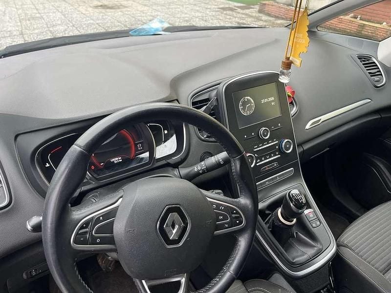 Usata Renault Scénic IV 140 CV (102 kW) 2019 Argento Monovolume