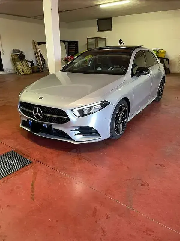 Usata Mercedes 180 110 CV (80 kW) 2019 Argento Berlina