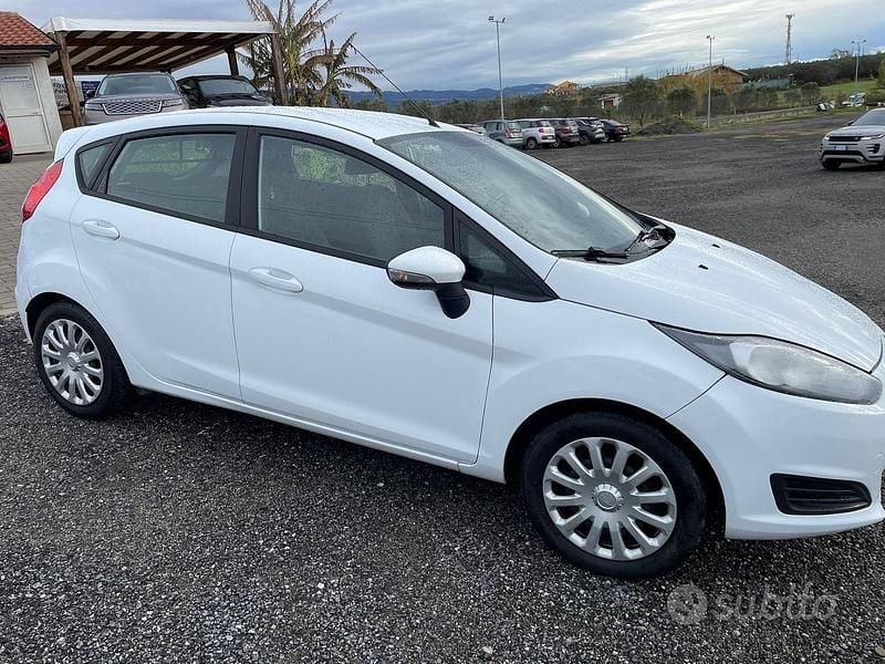 Usata Ford Fiesta 75 CV (55 kW) 2017 Bianco Berlina