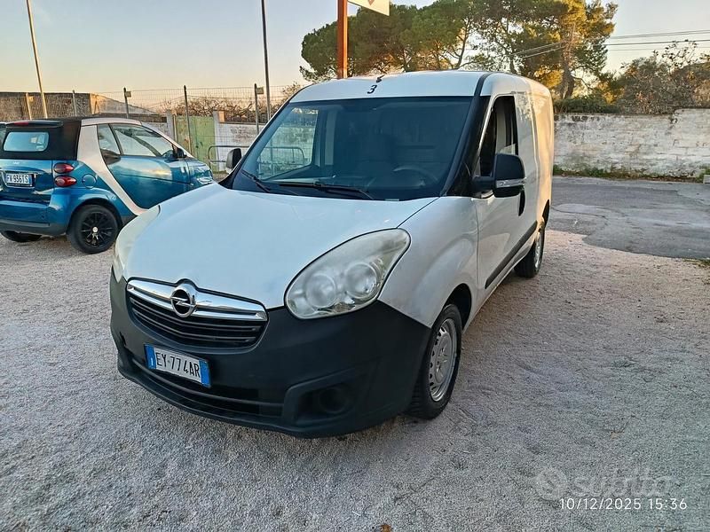 Begagnad Opel Combo 90 HK (66 kW) 2015 Vit Minibuss