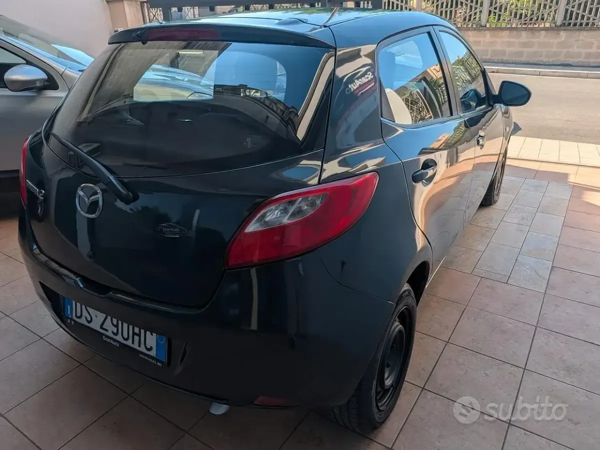 Usata Mazda 2 68 CV (50 kW) 2008 Grigio Utilitaria