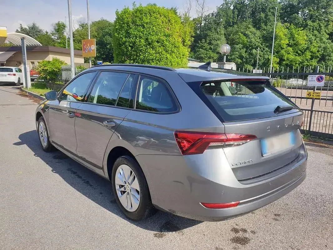 Begagnad Skoda Octavia Executive 116 HK (85 kW) 2023 Kombi