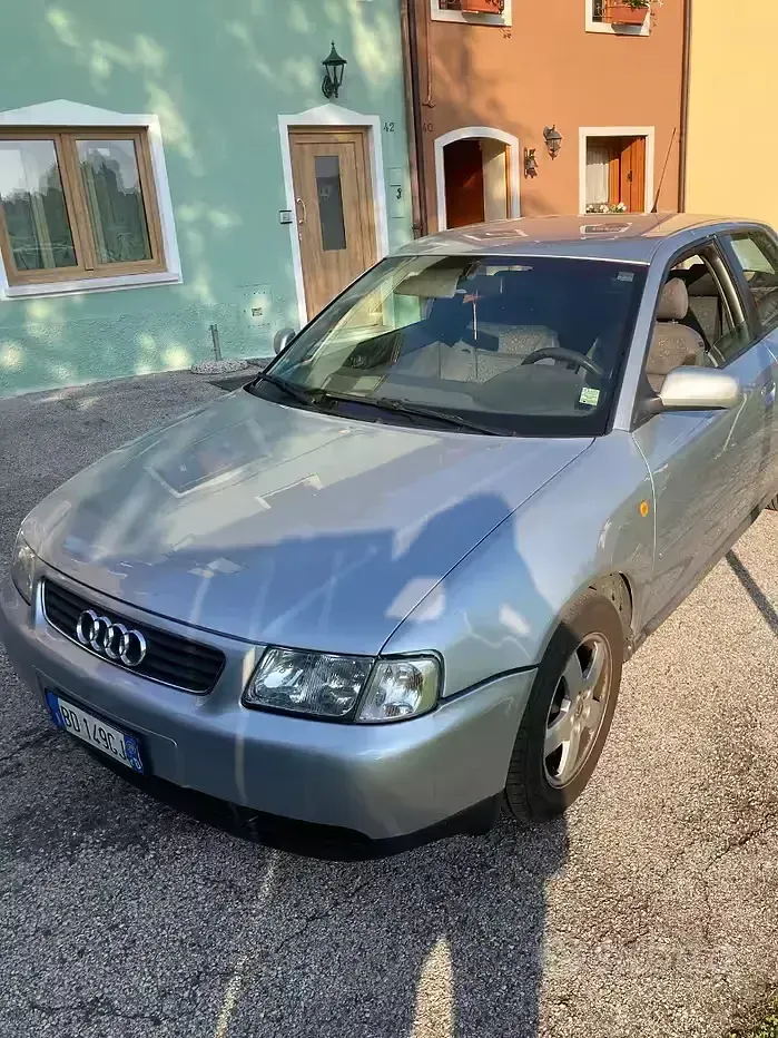 Usata Audi A3 110 CV (80 kW) 1999 Grigio Utilitaria