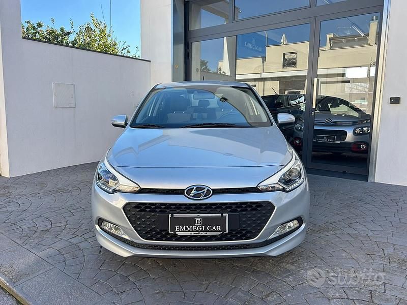 Usata Hyundai i20 Style 84 CV (61 kW) 2015 Grigio Berlina