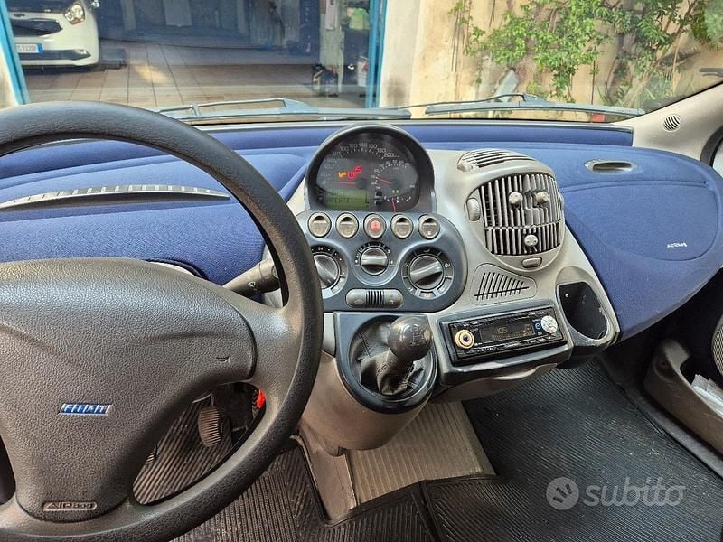Usata Fiat Multipla 103 CV (75 kW) 2001 Blu/azzurro Monovolume