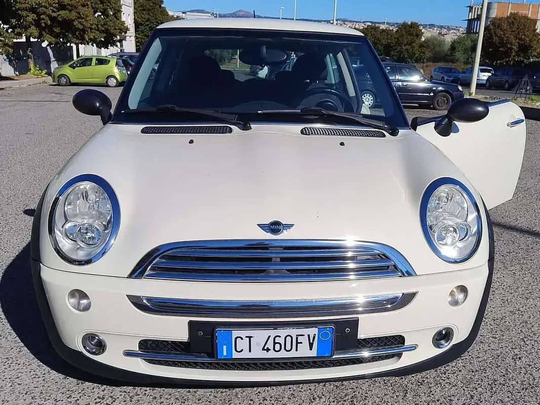 Begagnad Mini ONE 90 HK (66 kW) 2004 Beige Halvkombi