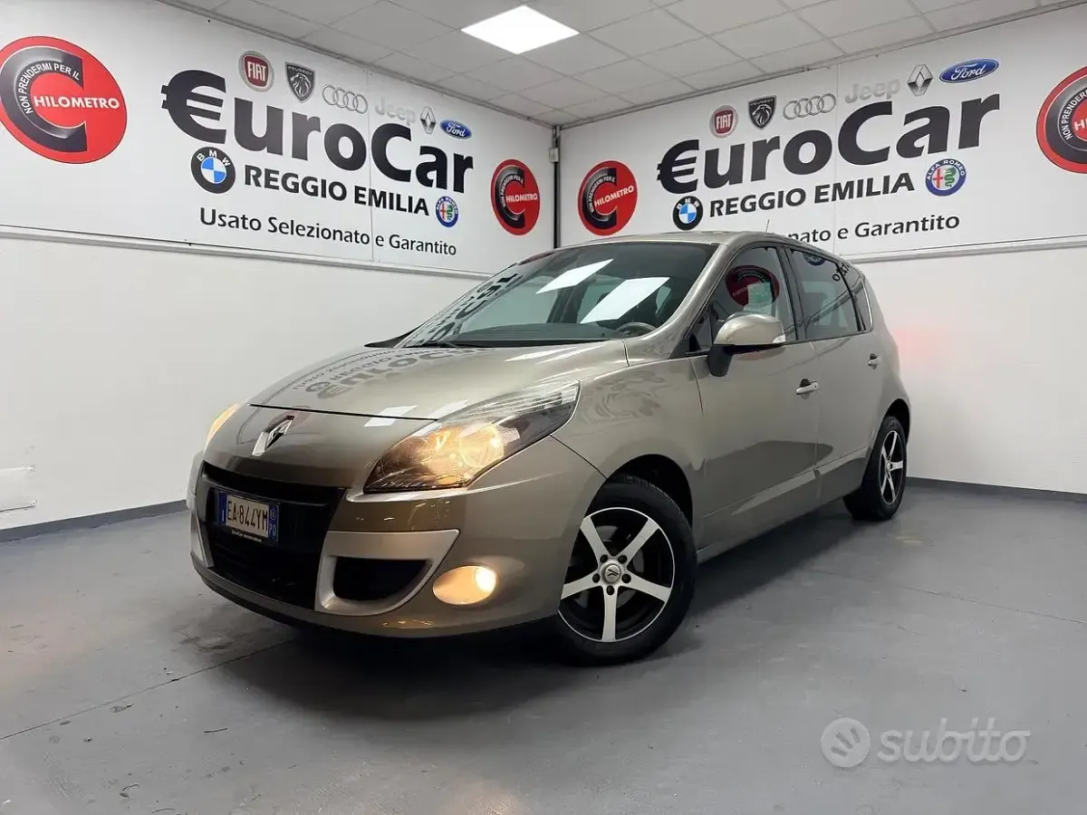 Usata Renault Scénic Luxe 110 CV (80 kW) 2010 Giallo Monovolume