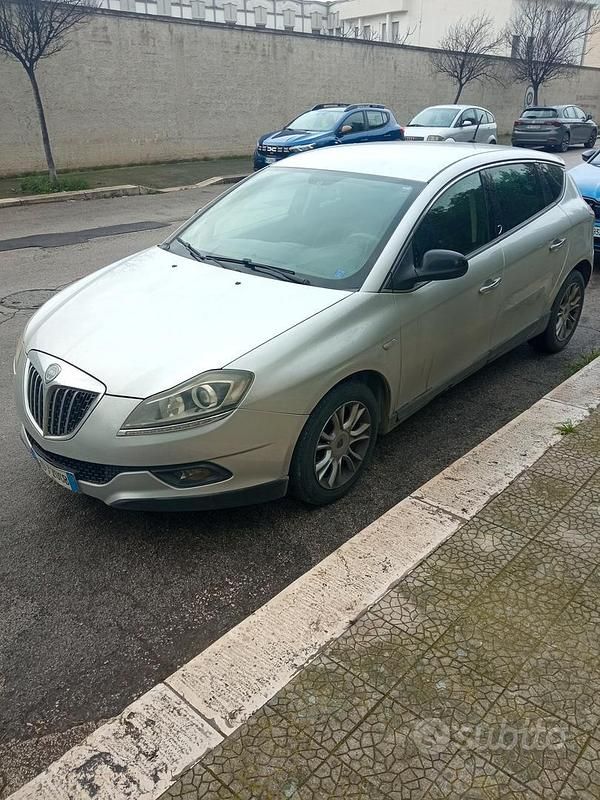 Usata Lancia Delta 120 CV (88 kW) 2011 Grigio Utilitaria