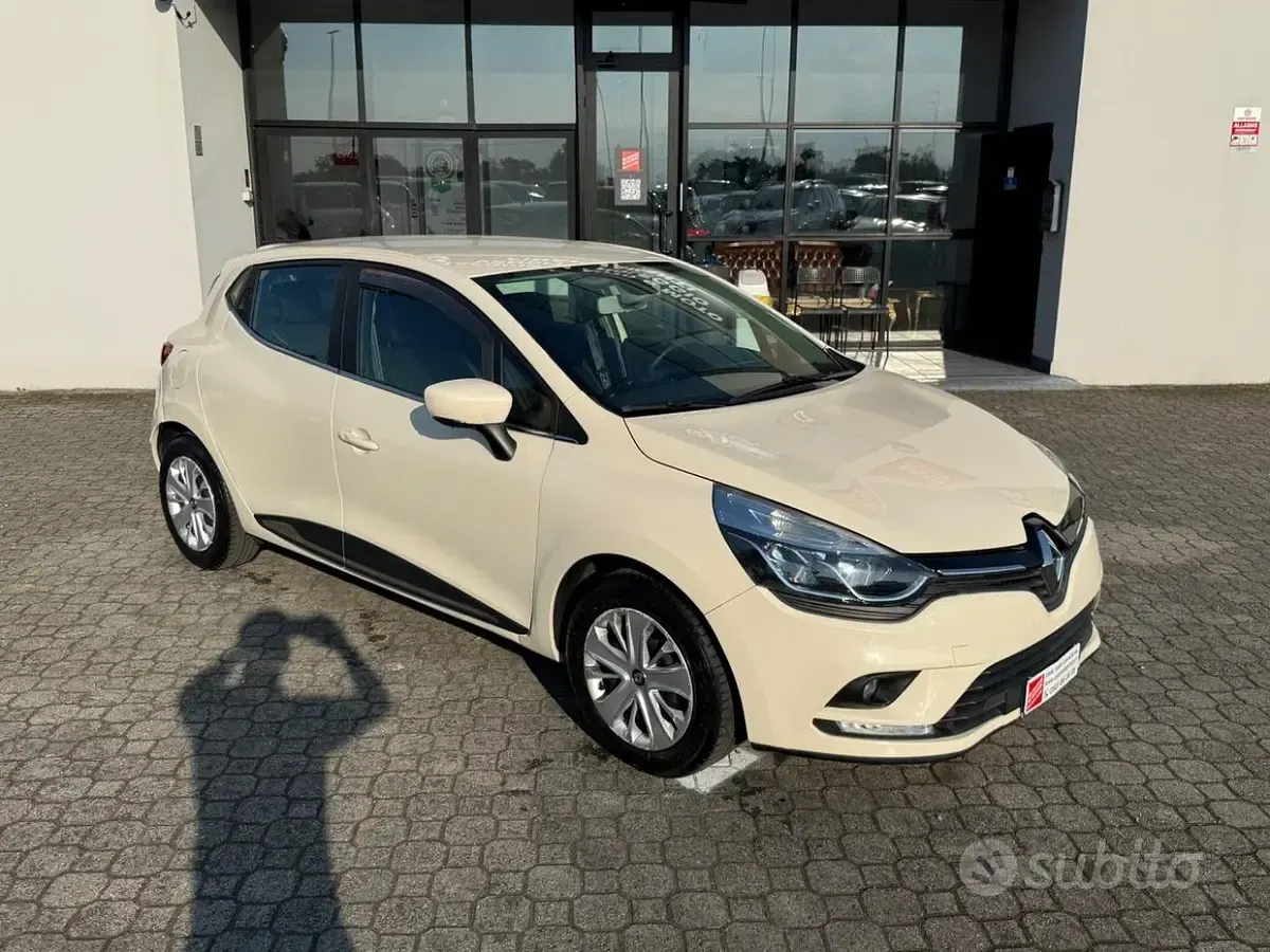 Brugt Renault Clio IV Zen 73 HK (53 kW) 2017 Beige Sedan