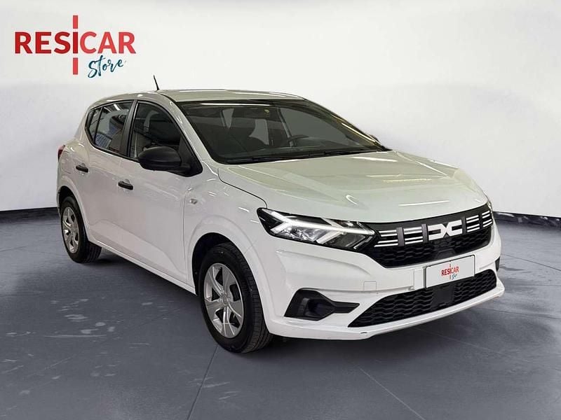 Bianco metallizzato Usata 2023 Dacia Sandero Essentiel Tre volumi | 10.900 € (Super prezzo) - Immagine 1/4