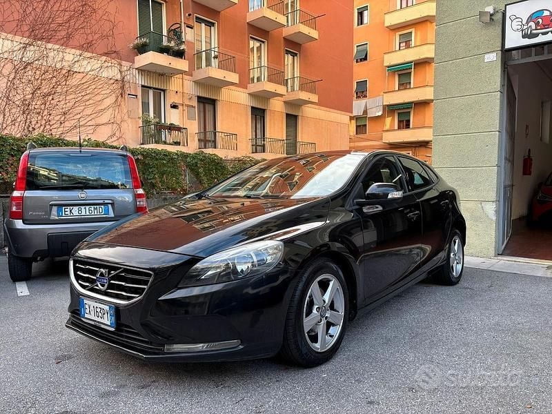 Usata Volvo V40 Momentum 115 CV (84 kW) 2014 Nero Station wagon