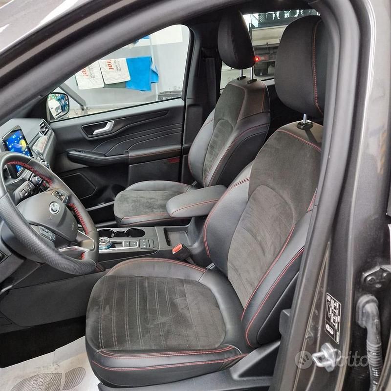 Usata Ford Kuga 152 CV (111 kW) 2023 Grigio SUV